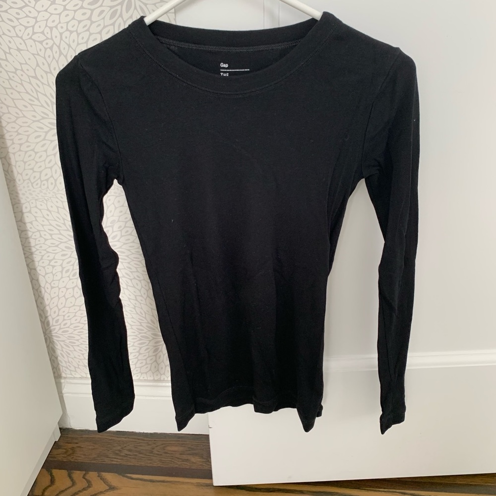 Gap black along sleeve shirt